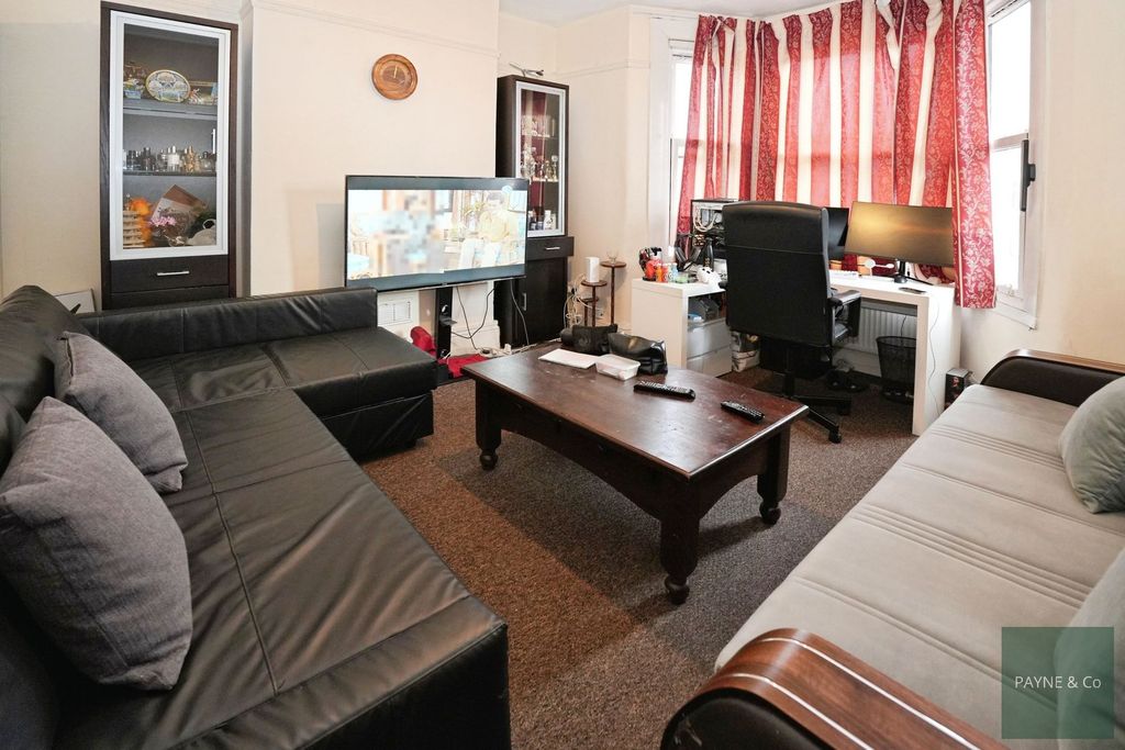 Property photo 2 of 14