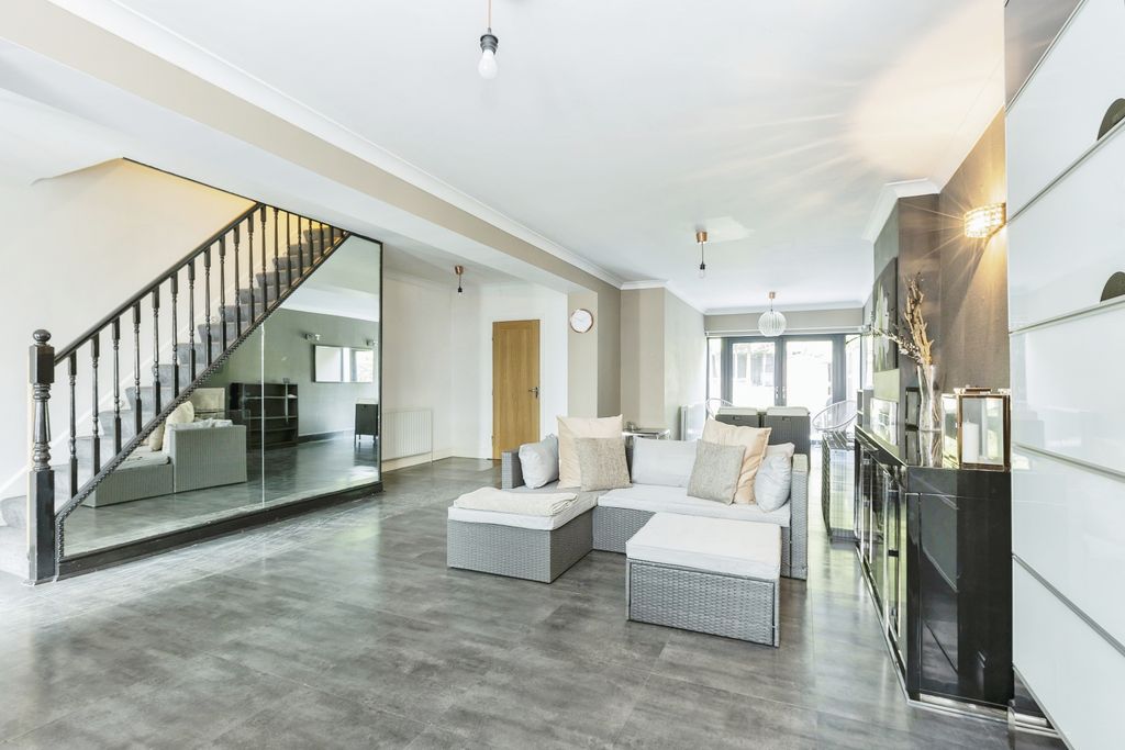 Property photo 2 of 15 Photography