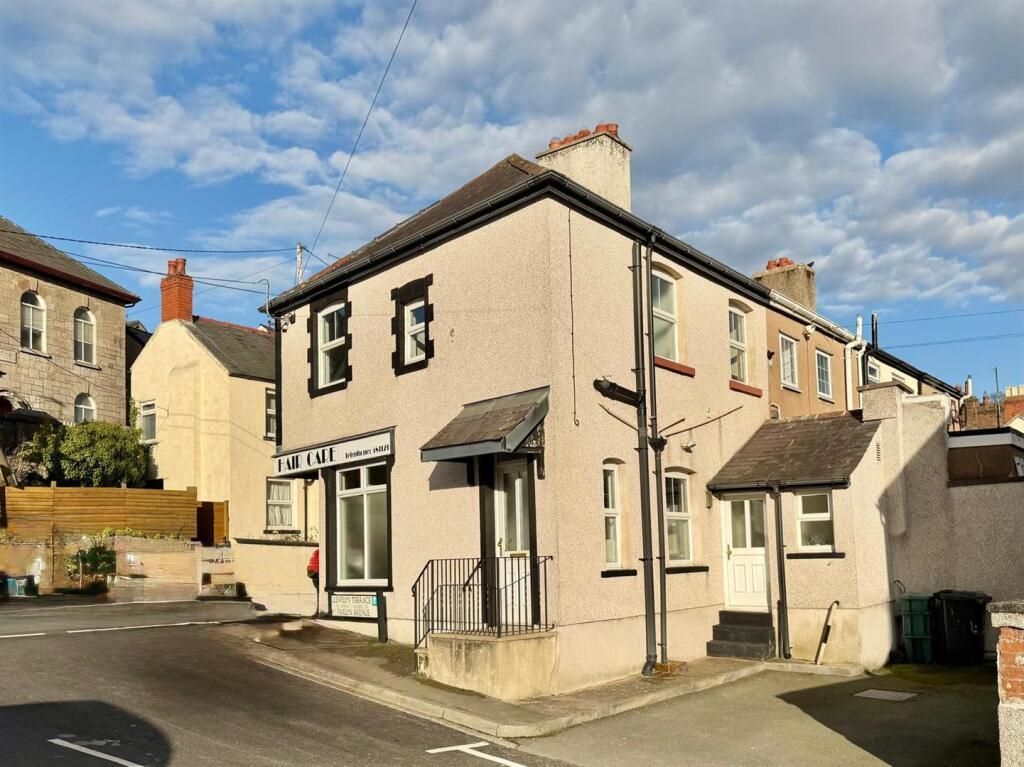 Property photo 2 of 20