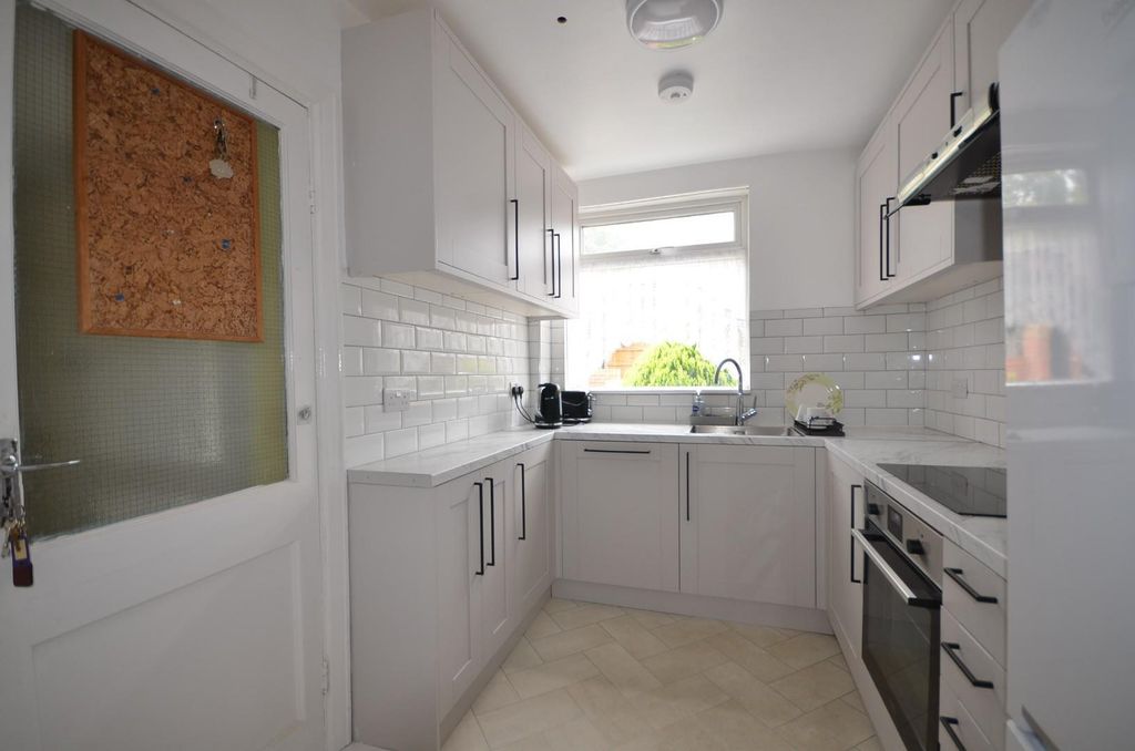 Property photo 2 of 8 Kitchen.Jpg