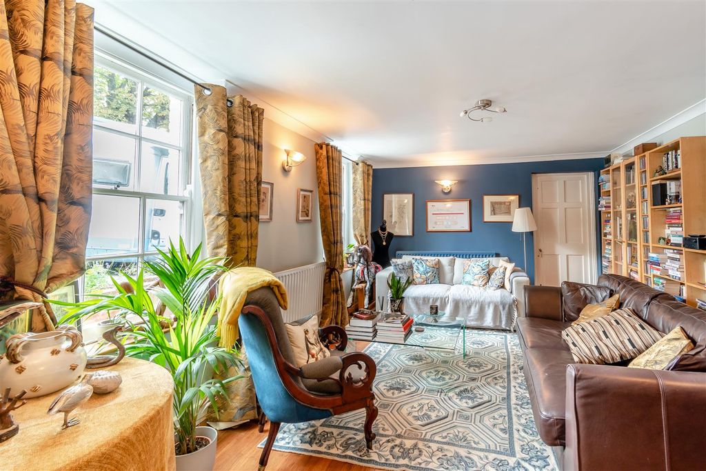 Property photo 2 of 23 8654185-Interior14.Jpg