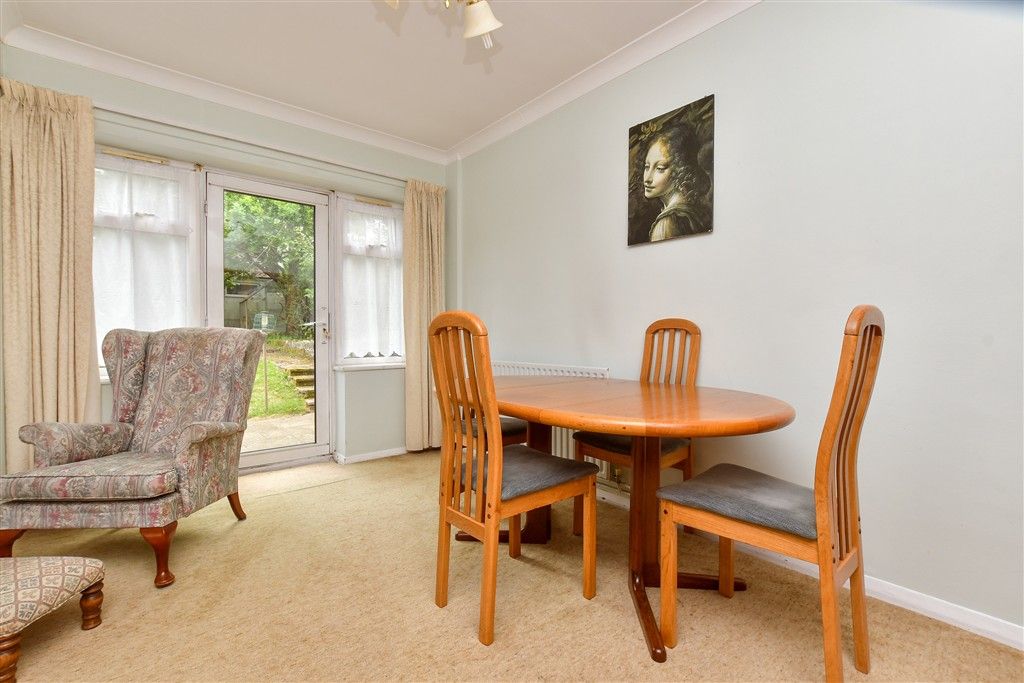 Property photo 3 of 13 Lounge
