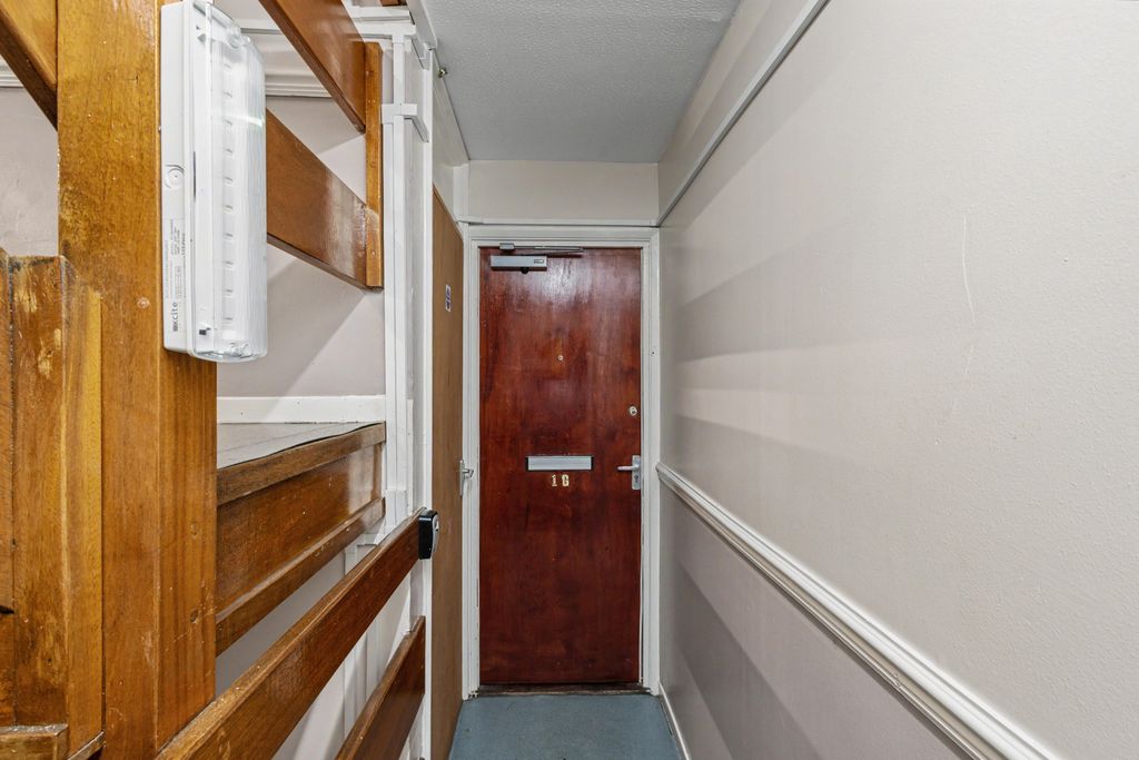 Property photo 3 of 16 1G Heddon Grove, Hawkshead, Bradford, West Yorkshire, Bd5 0Ta