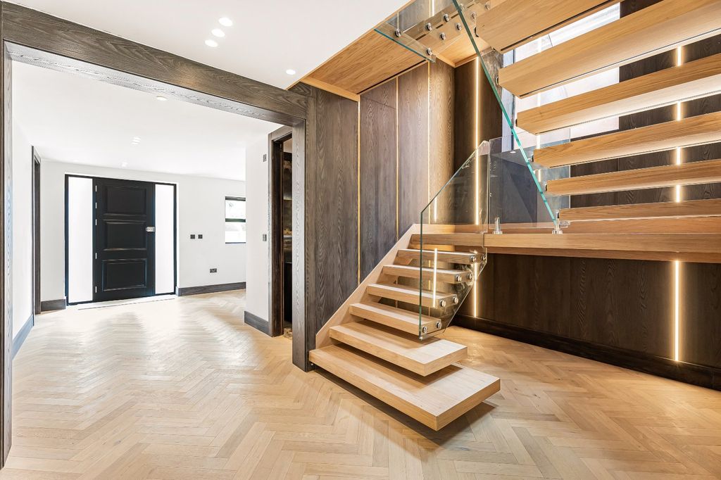 Additional image 34 of 5 bed detached house for salePipers Green Lane, Edgware HA8