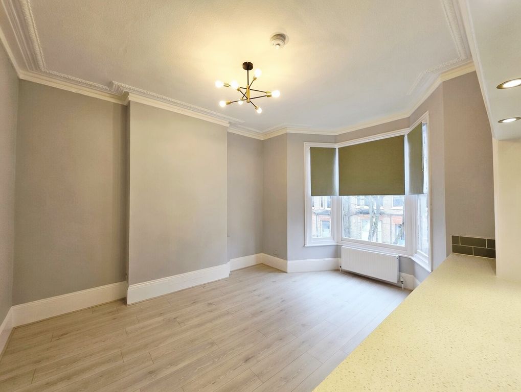 Property photo 2 of 7 Photo 6