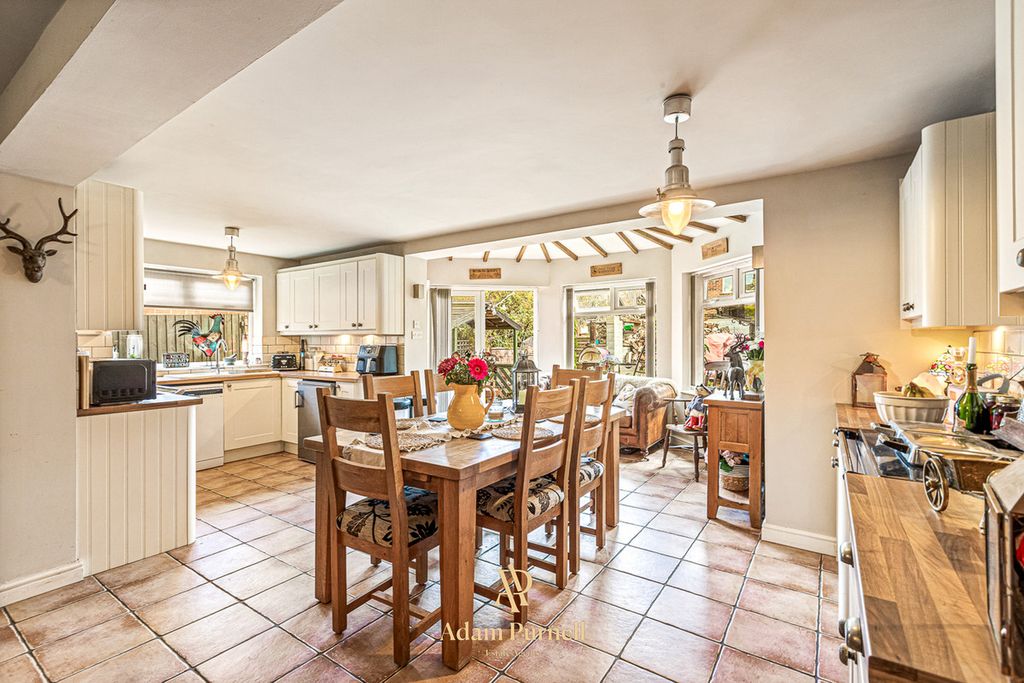 Property photo 2 of 33