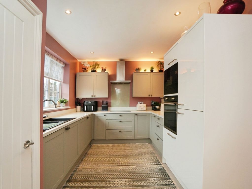 Property photo 3 of 22 Kitchen