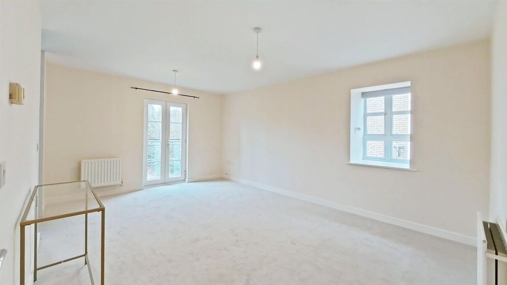 Property photo 3 of 17 Lounge (3)_Pe.Jpg