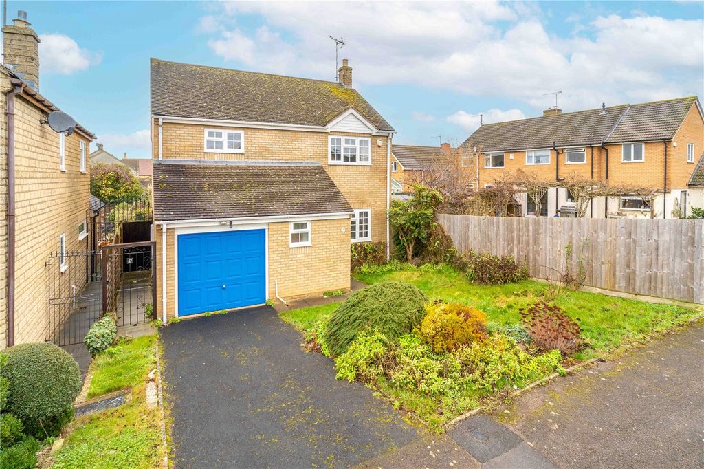 Property photo 1 of 13 2 Bloxham Road