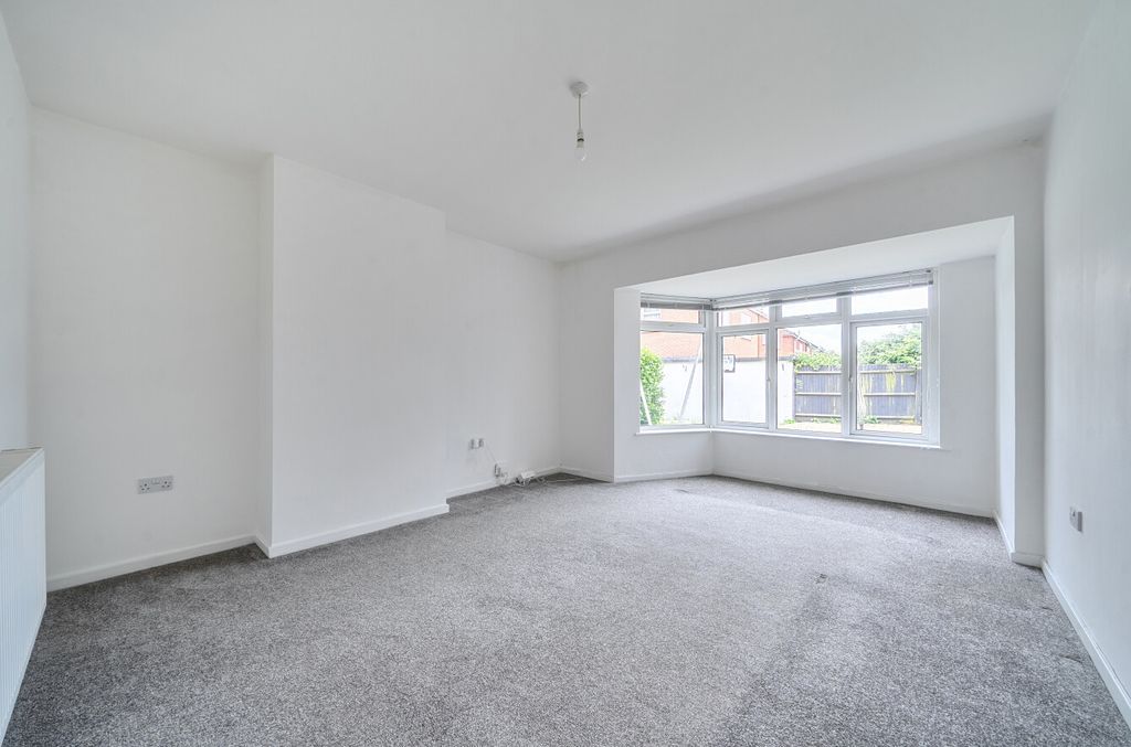 Property photo 2 of 16 1472912-10-6A2992...