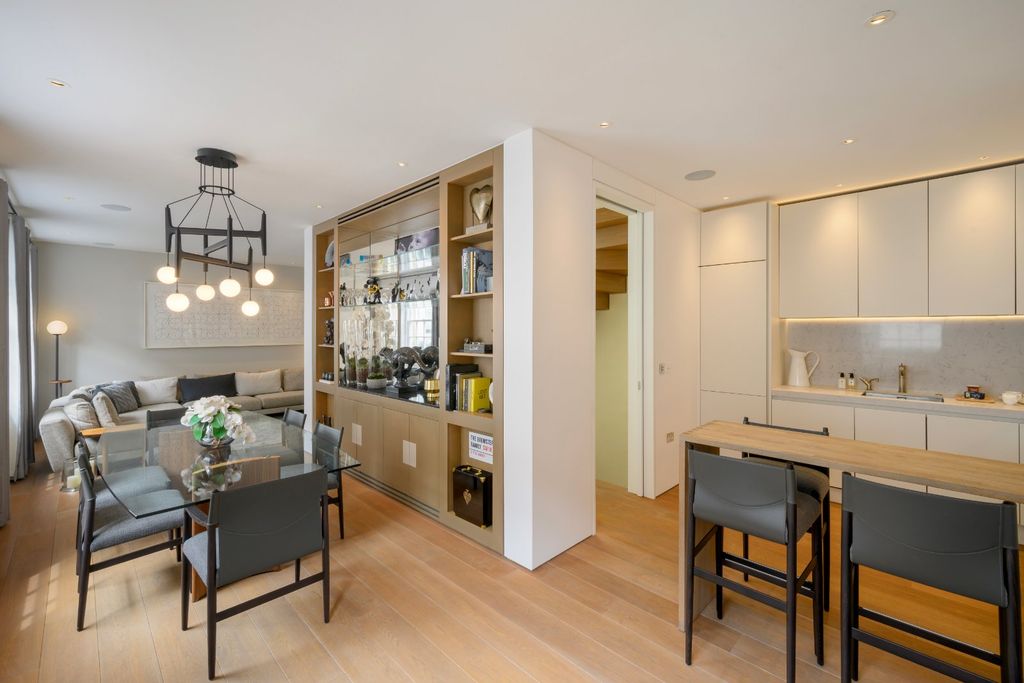 Property photo 3 of 18 Kitchen/Dining