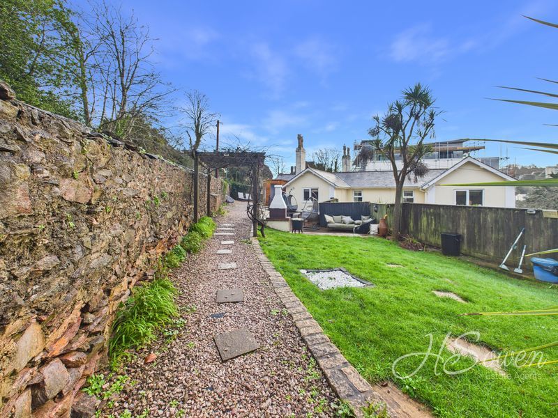 Property photo 1 of 17 Photo 9