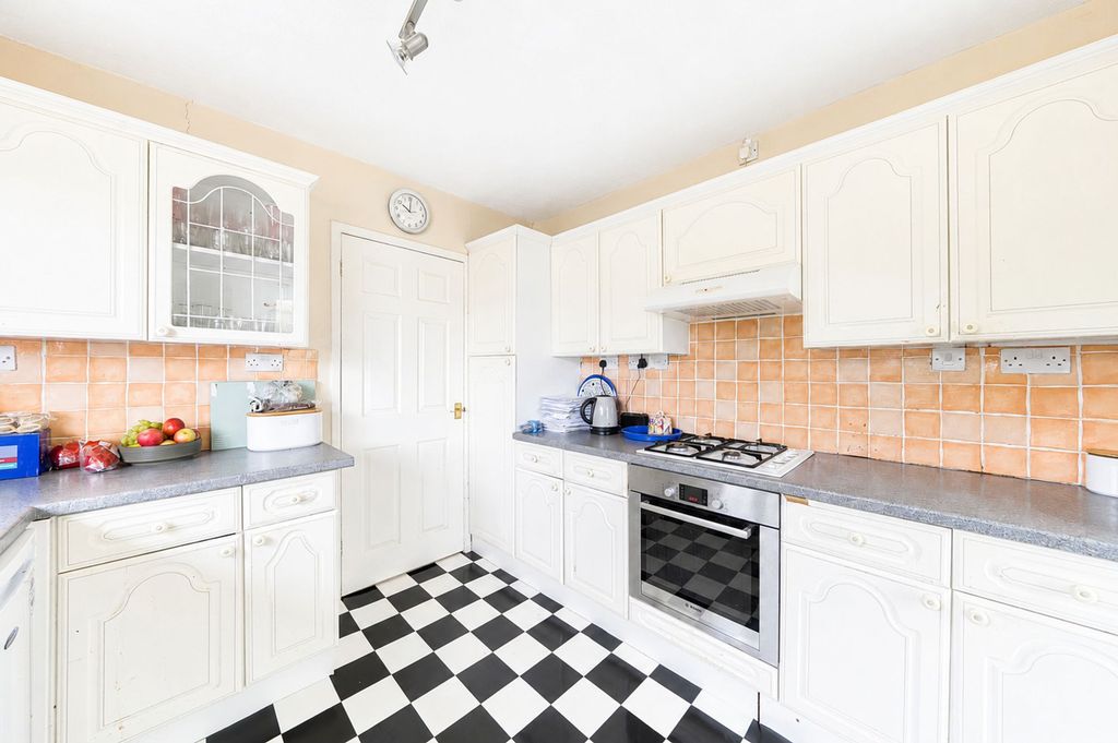 Property photo 2 of 19 Kitchen