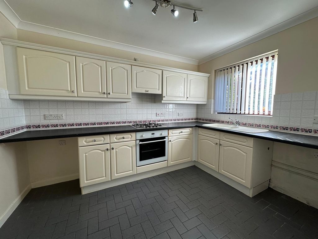 Property photo 1 of 6 Kitchen