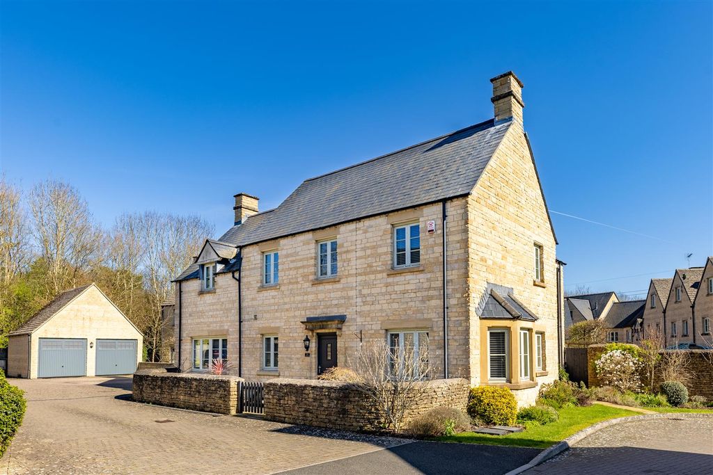 Property photo 1 of 30 13 Beecham Close (1).Jpg