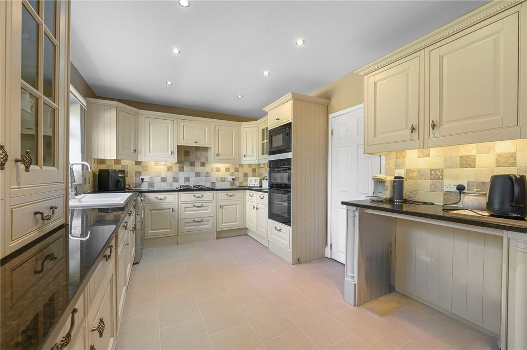 Property photo 3 of 23 Picture No. 27
