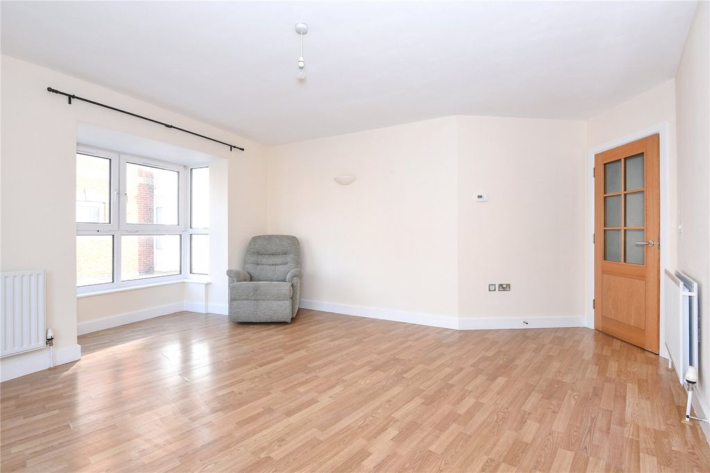 Property photo 3 of 8 Picture No. 05