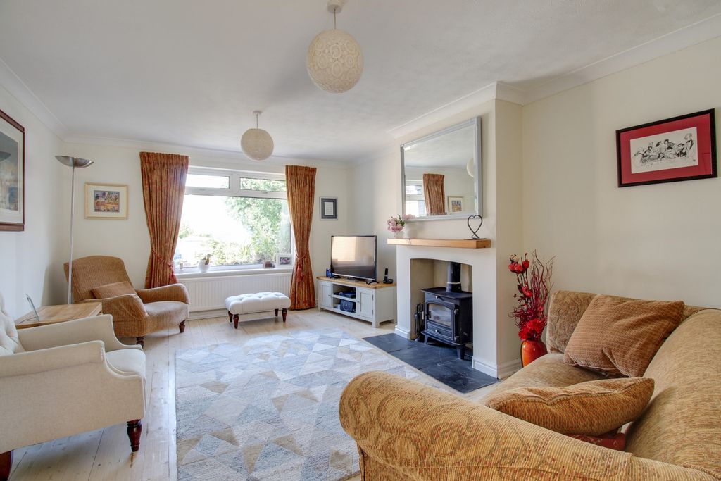 Property photo 3 of 14 Living