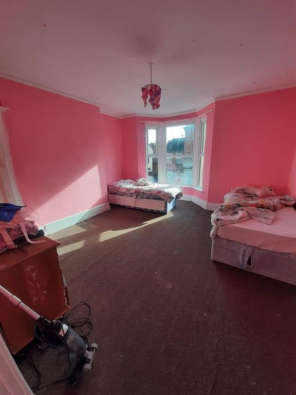 Property photo 3 of 9 Bedroom 1 .Jpg