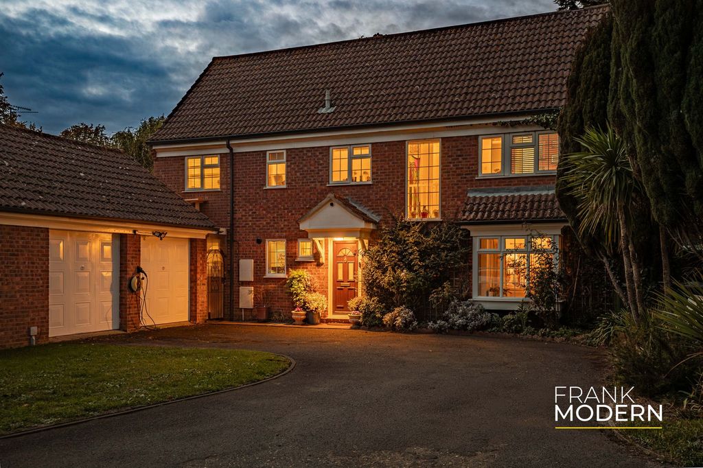 Property photo 1 of 62 Dusk