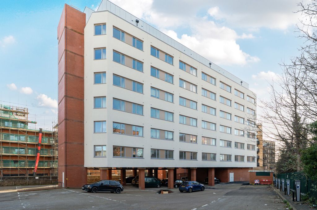 Property photo 1 of 10 1422591-1-69B1c55...