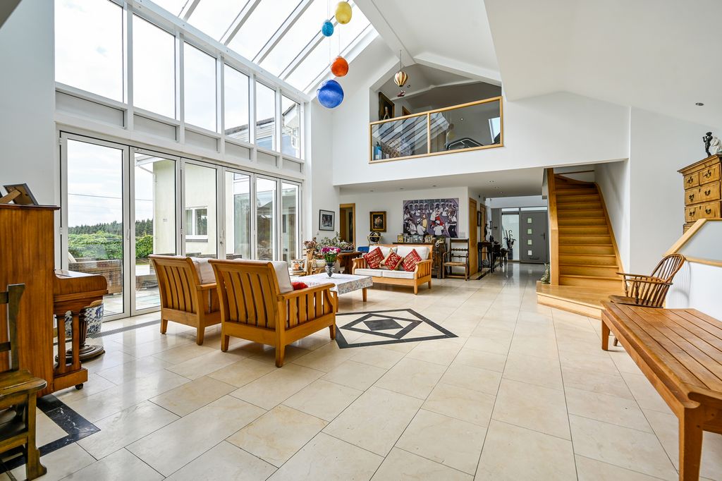 Property photo 2 of 30