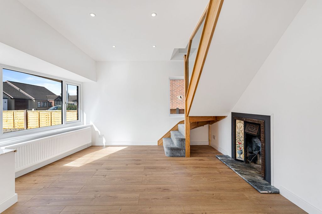 Property photo 2 of 31