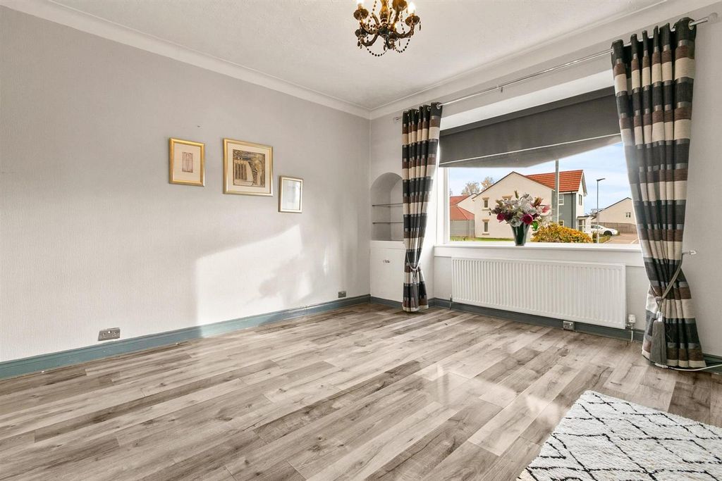 Property photo 2 of 25