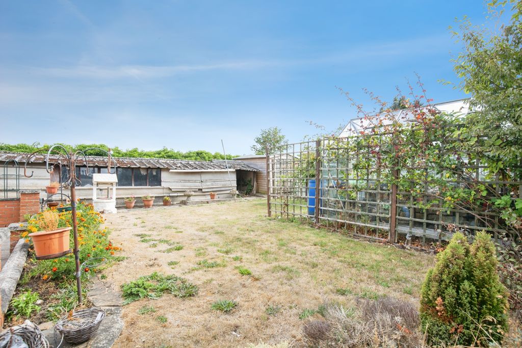 Property photo 2 of 20 984Aa2c1-Mw26-2074