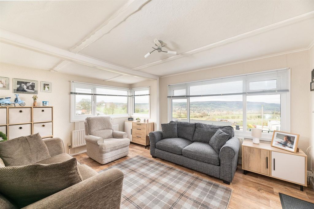 Property photo 3 of 19 Sitting Room