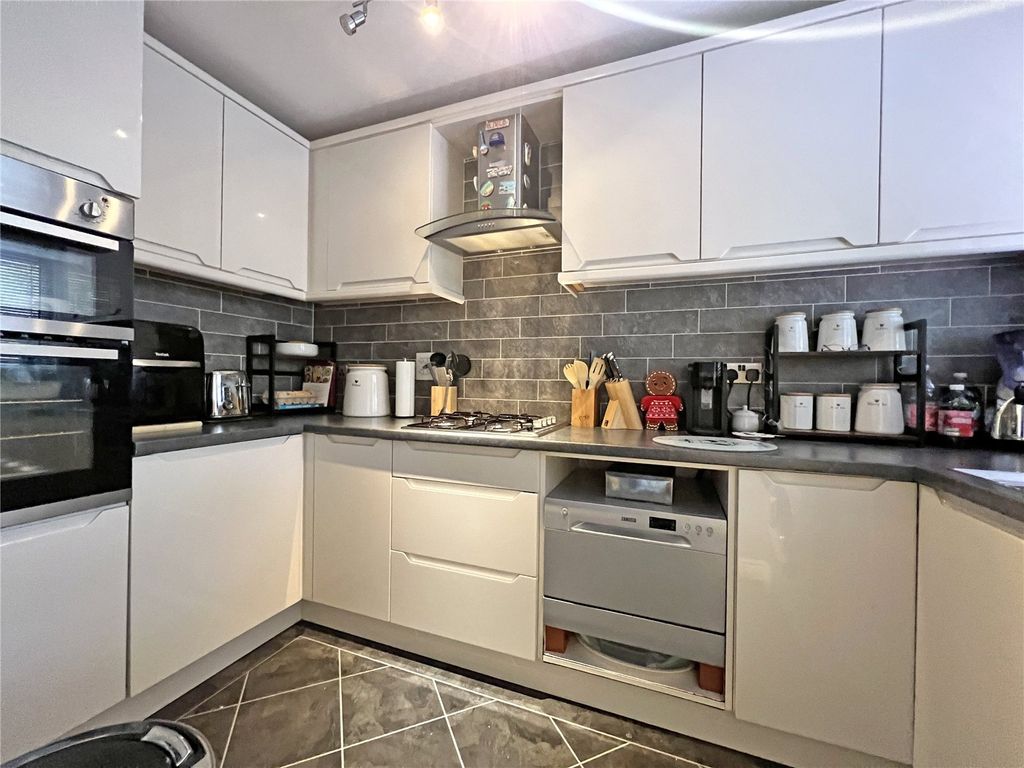 Property photo 2 of 12 Picture No. 24