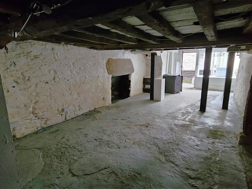 Property photo 3 of 10 Ground Floor