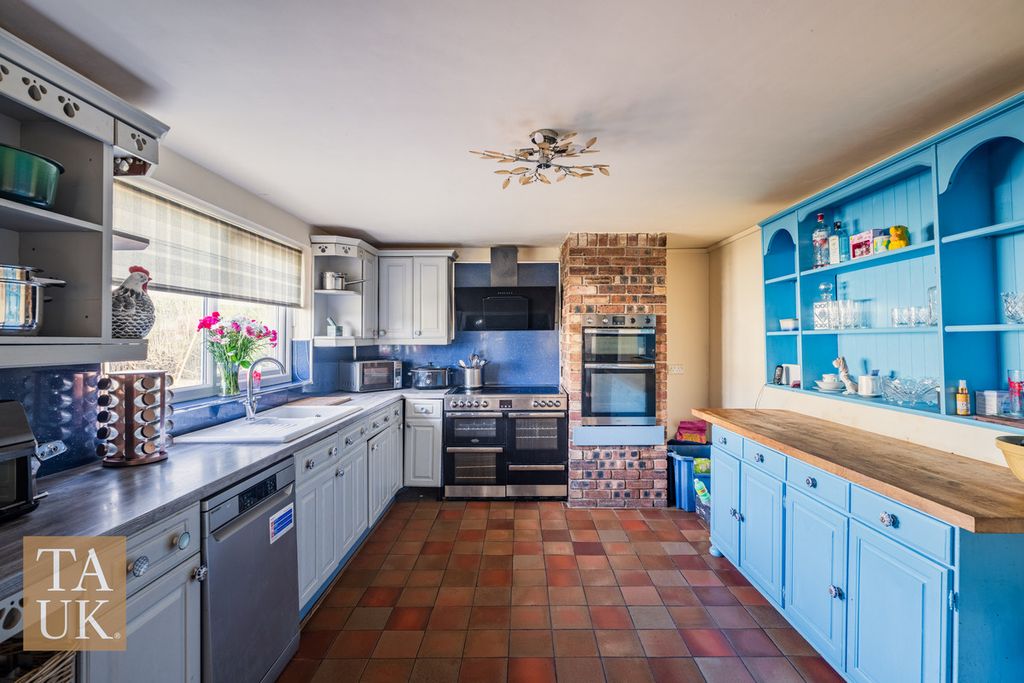 Property photo 2 of 21