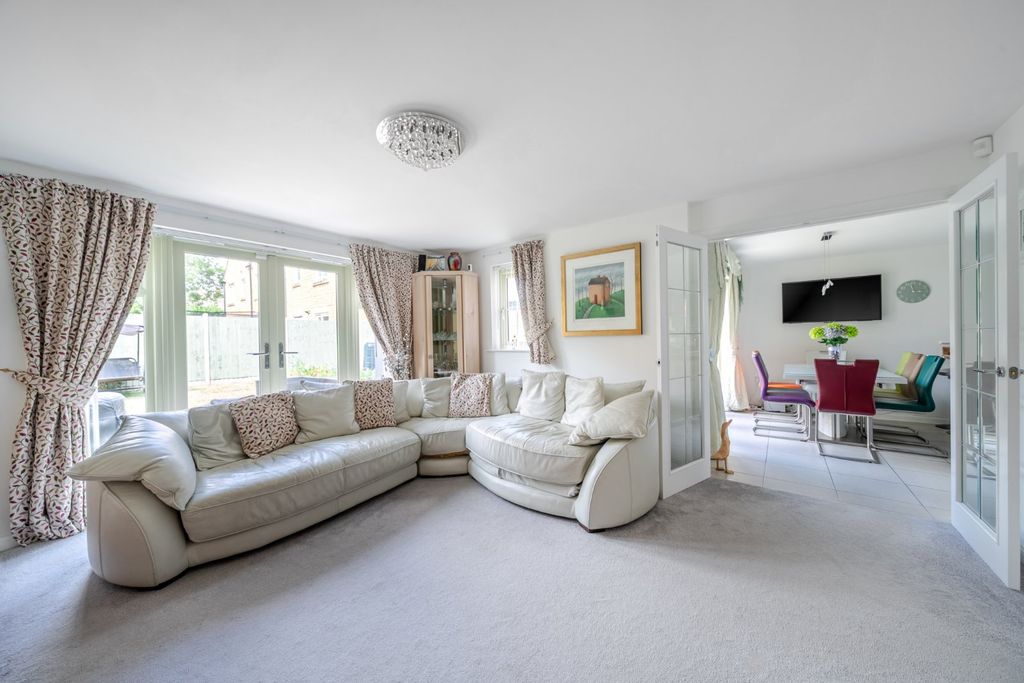 Property photo 3 of 21 Sitting Room