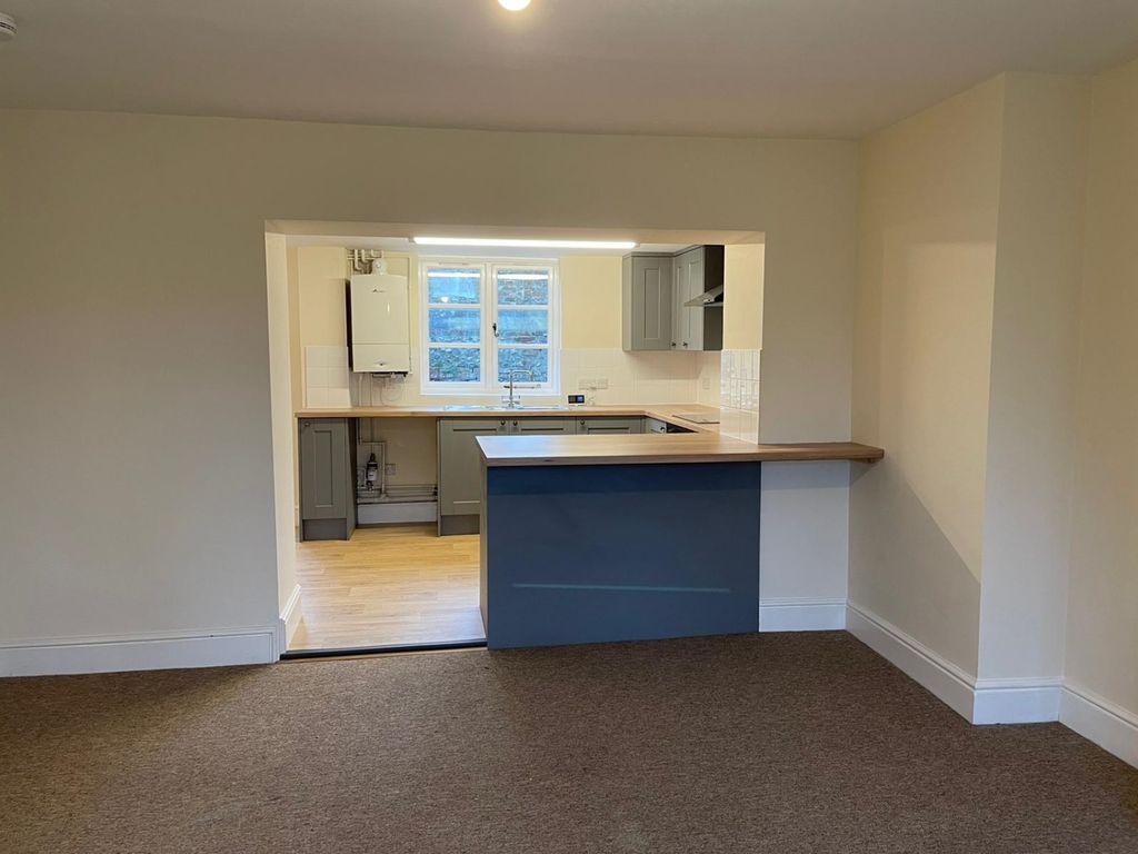 Property photo 3 of 12 Kitchen 4