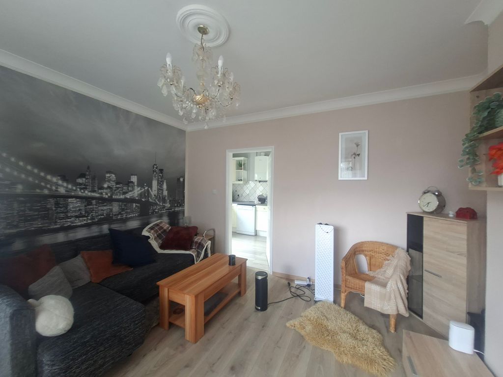 Property photo 2 of 11 Image