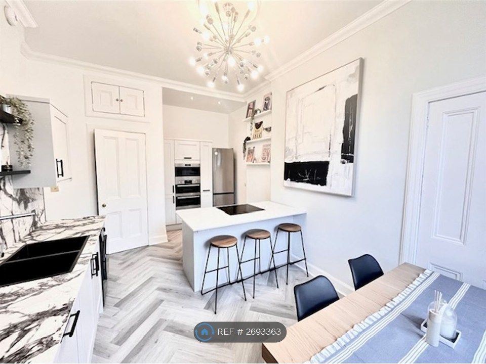 Property photo 3 of 31 Kitchen