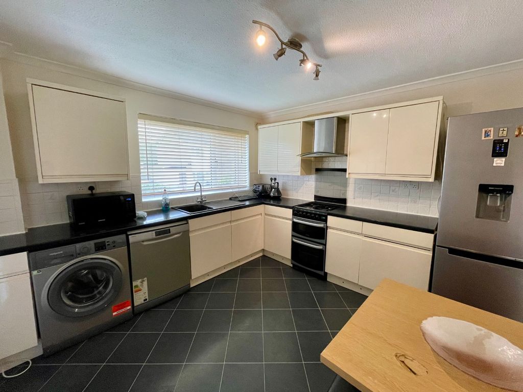 Property photo 2 of 9 4216122