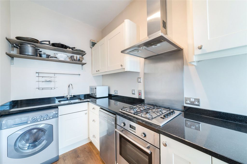 Property photo 3 of 11 Kitchen