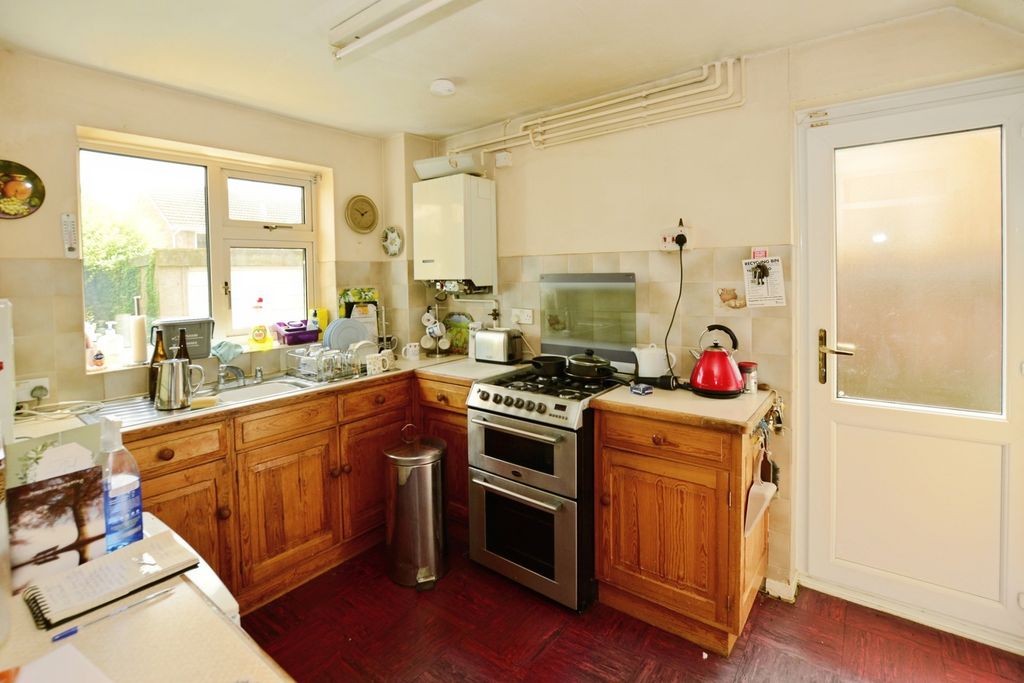 Property photo 3 of 14 Kitchen