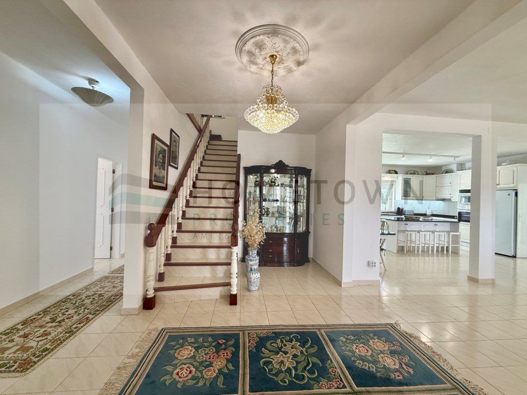 Property photo 3 of 42
