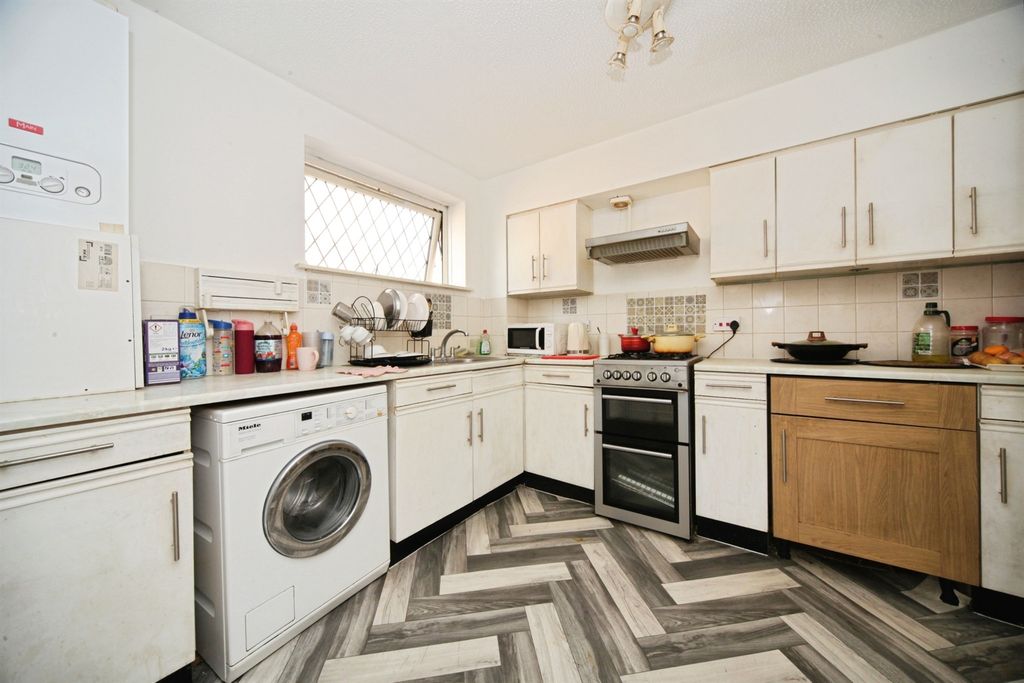 Property photo 3 of 8