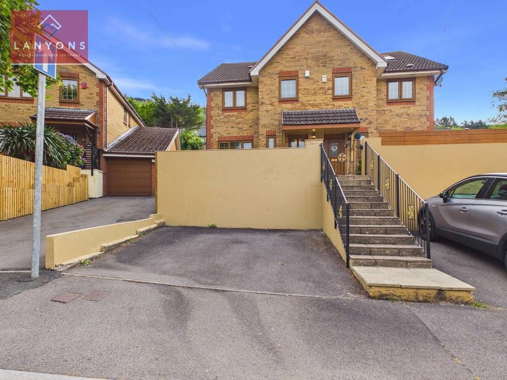 Property photo 1 of 21 Giraffe360-Still003