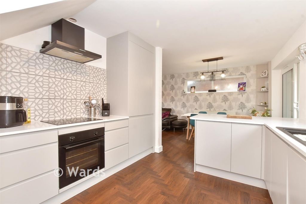 Property photo 3 of 13 Kitchen