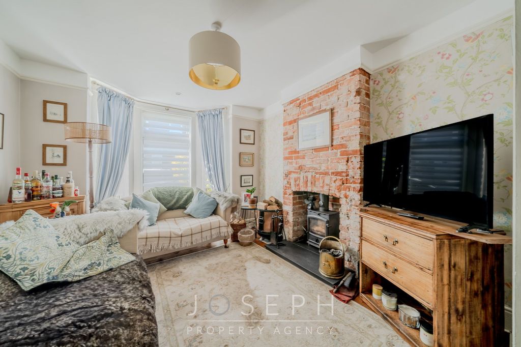 Property photo 2 of 22