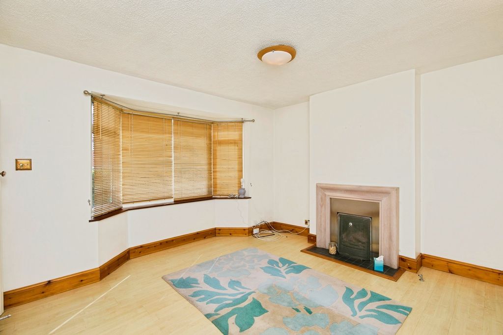 Property photo 3 of 17 Photo