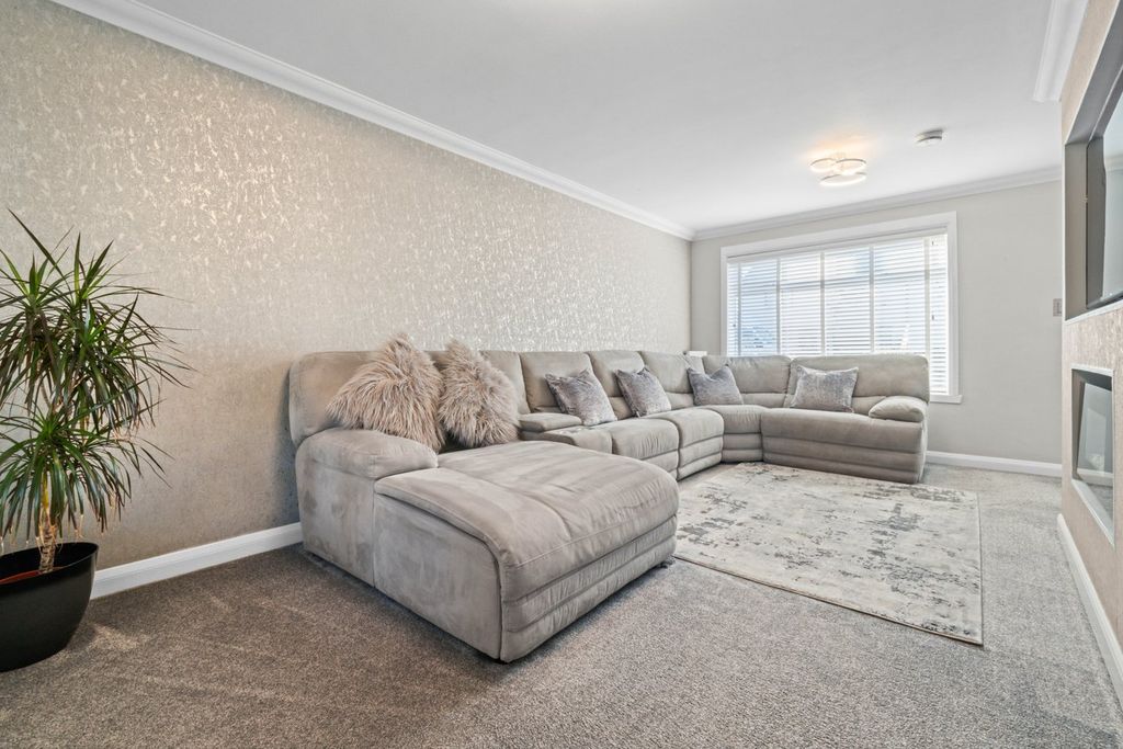 Property photo 3 of 25