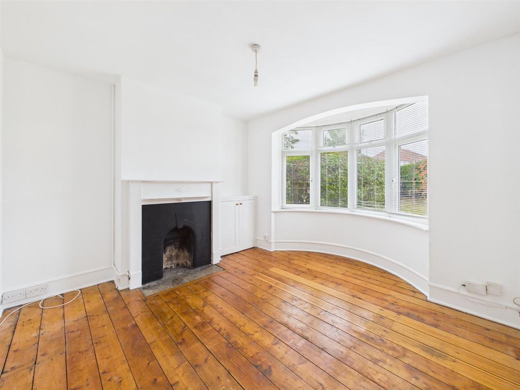 Property photo 3 of 25