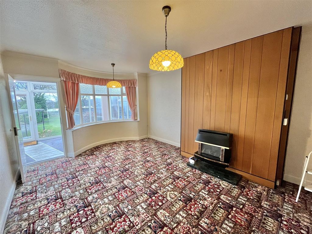 Property photo 3 of 20 Lounge