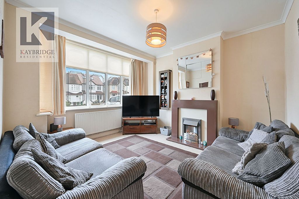 Property photo 2 of 12 Stoneleigh Avenue, Worcester Park - Kt4 8Xy